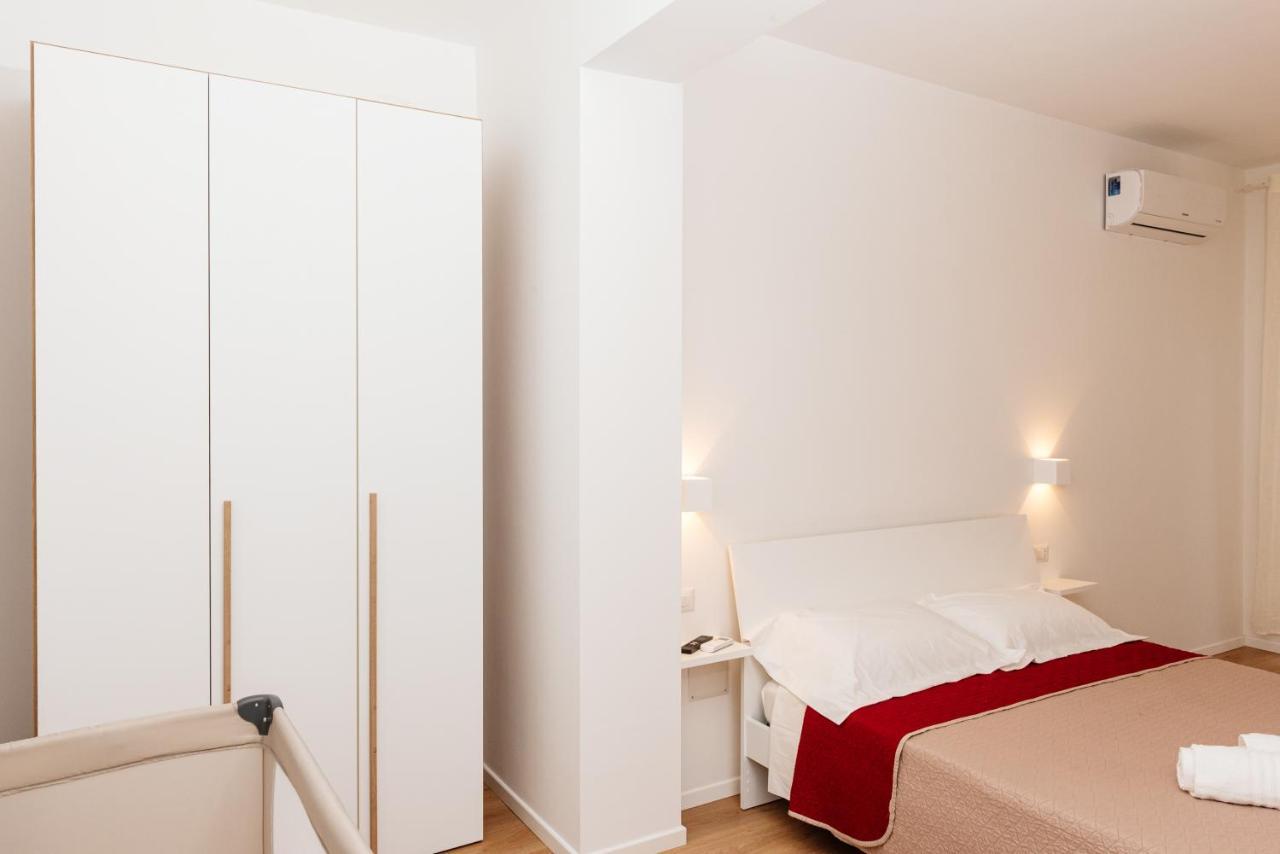 La Casa Di Ambra Hotel Porto Torres Bagian luar foto